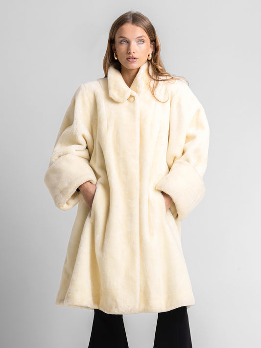 Long Faux Fur Coat Porté